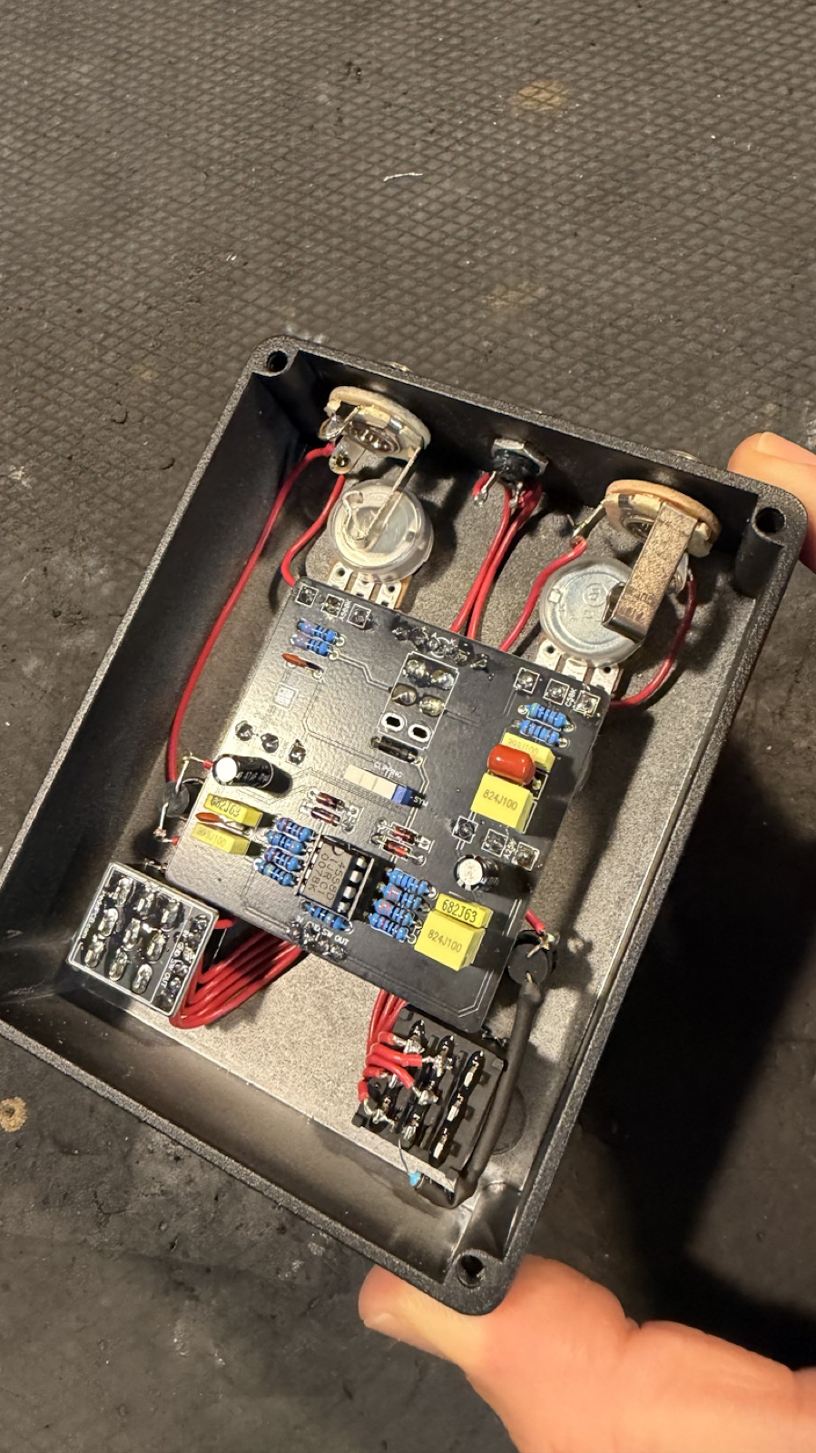Internal wiring and circuit board of the modified overdrive pedal